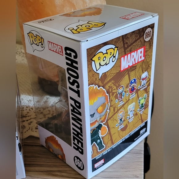 Ghost Panther # 860 Funko + Plastic Protector Box - Picture 5 of 6